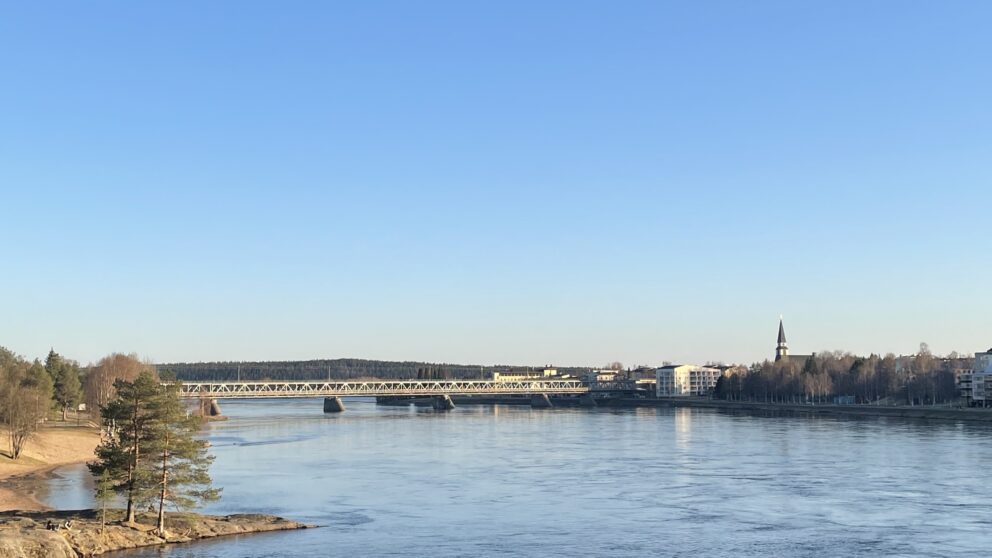 Aurinko helli Rovaniemellä järjestettyjä Sosiaalityön tutkimuksen päiviä