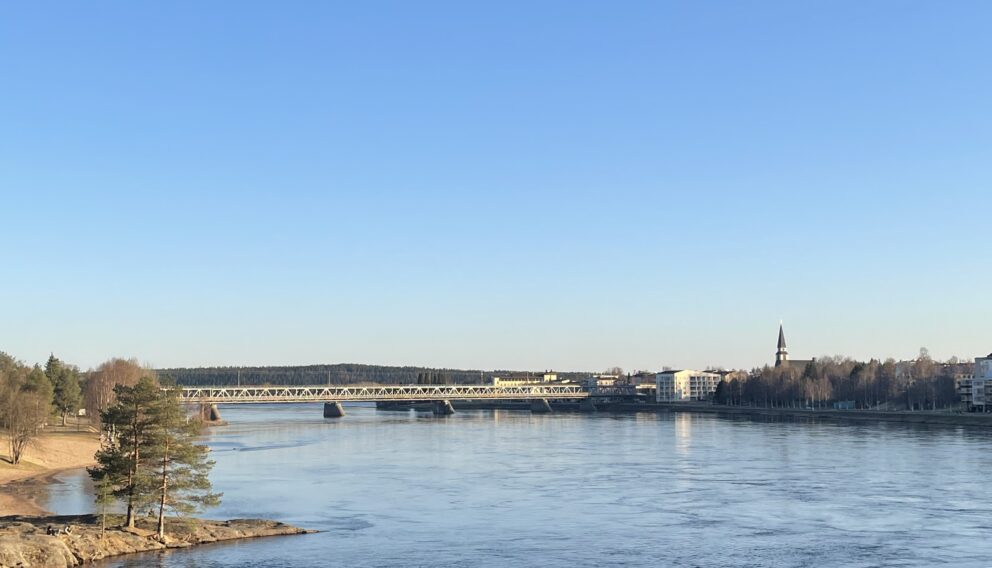 Aurinko helli Rovaniemellä järjestettyjä Sosiaalityön tutkimuksen päiviä
